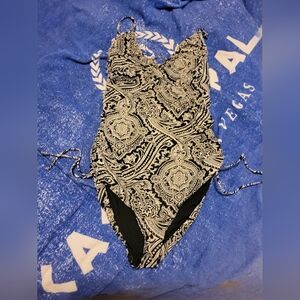 Michael Kors Size 14 Black & White One Piece Bathing Suit